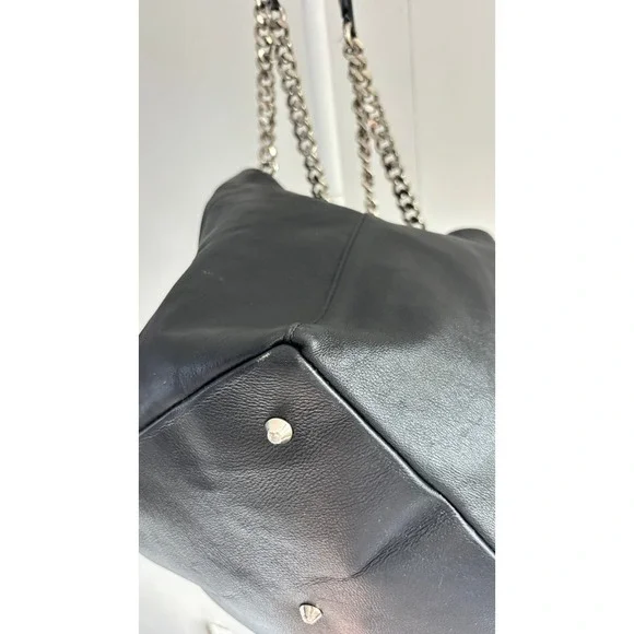 $1,095 Authentic Valentino Tote Bag Black Leather Silver Chain Strap V Logo - Picture 15 of 16